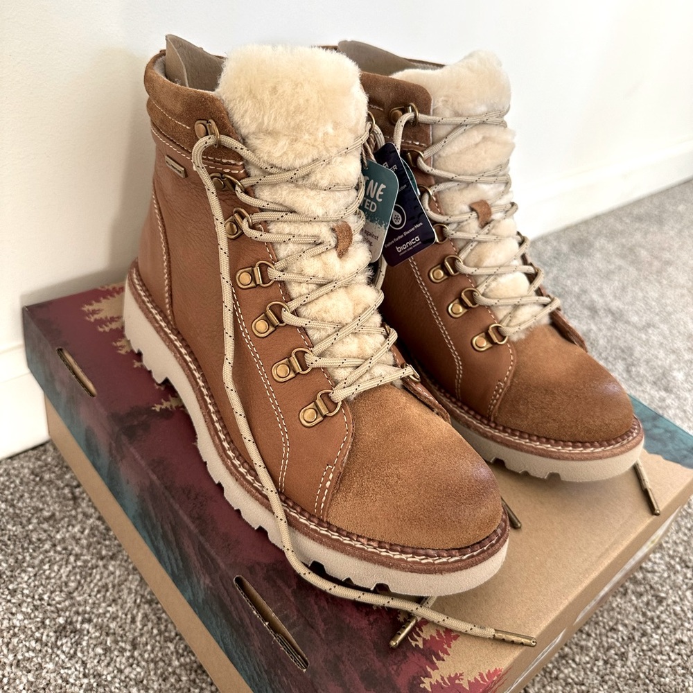 Lace up Brown Women’s Boots. 8.5 BNIB